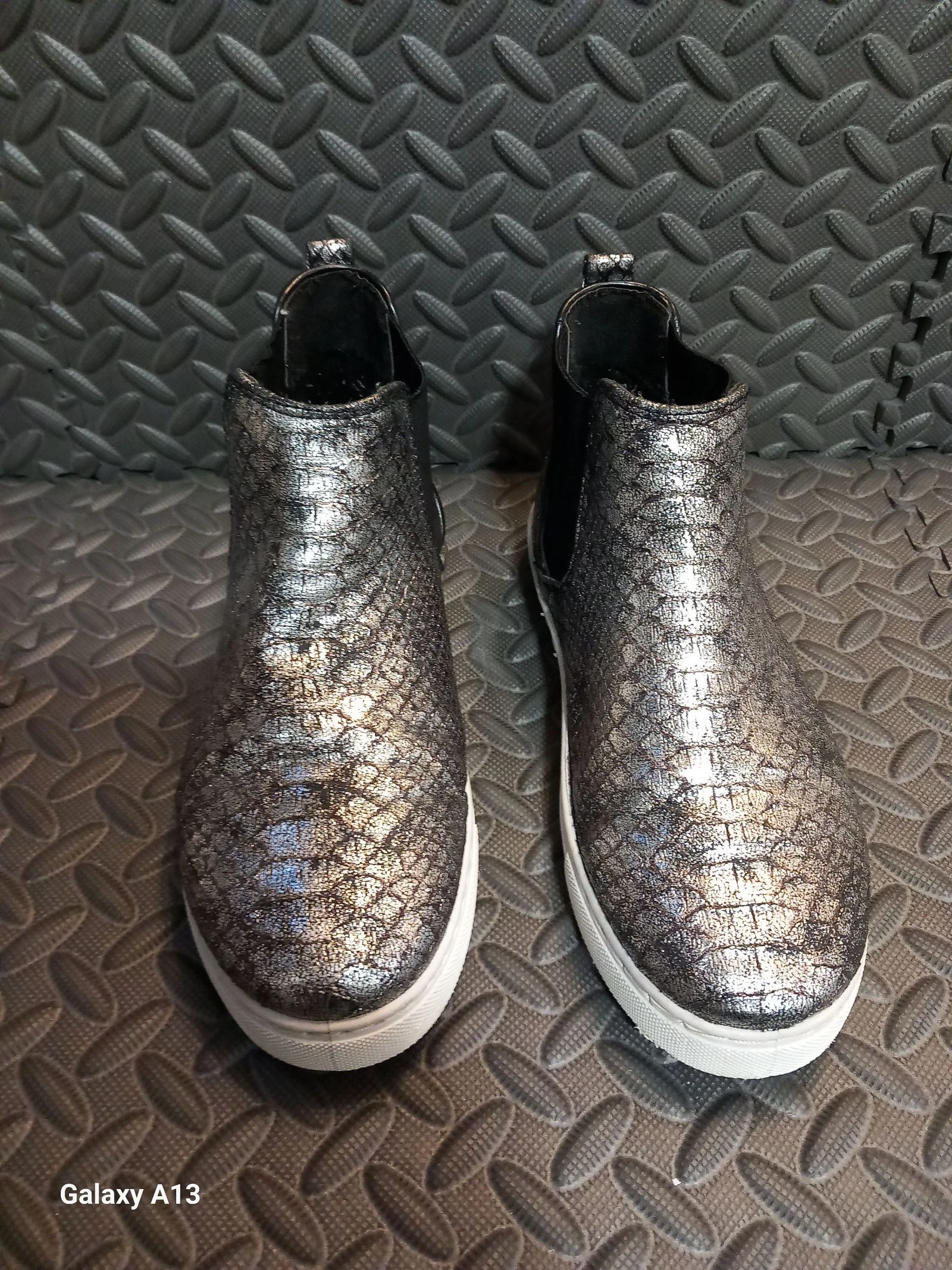 Chelsea-laarzen met metallic slangenprint – Maat 38 – photo 2